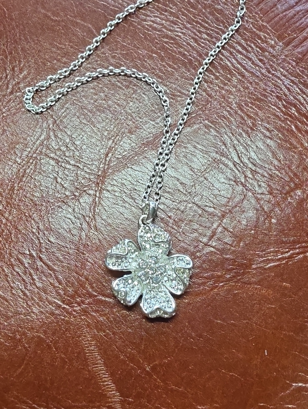 Sparkling Silver Flower Pendant Necklace - Timeless Floral Accent